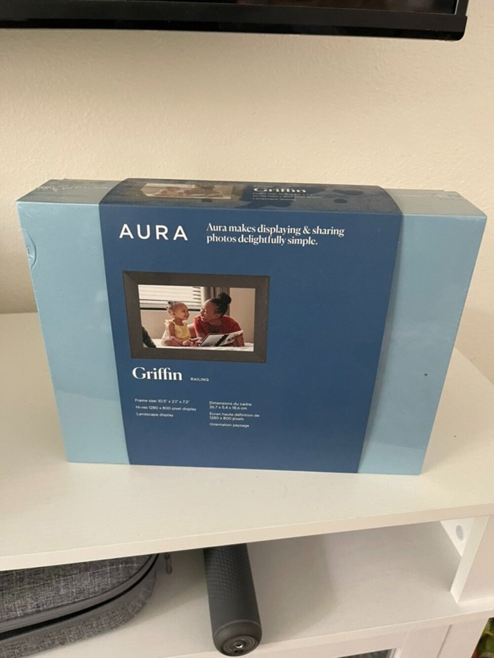 Aura Griffin Frame